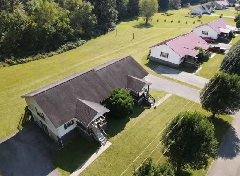 160 Oak Springs Ln - Photo 2 of 26