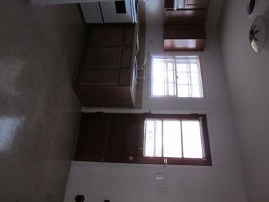 805 Holliday Dr - Photo 3 of 9