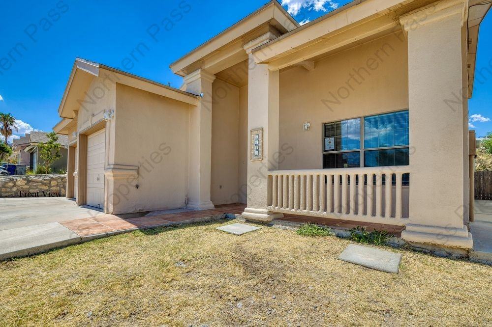 7473 Umbria Dr - Photo 3 of 44