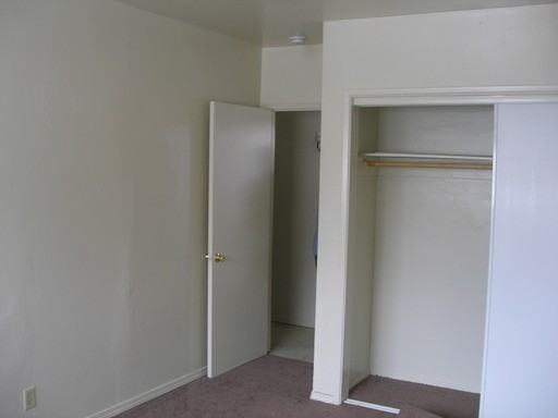 717 31st St - Photo 3 of 5