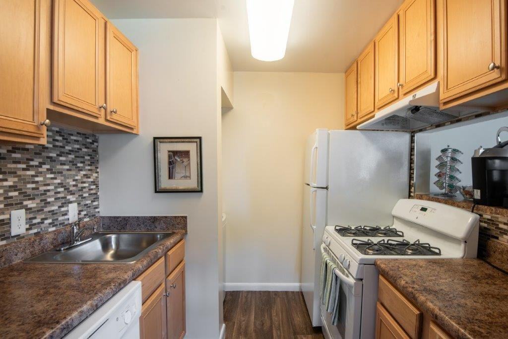 Harbor Place Apartment Homes - Photo 3 of 23