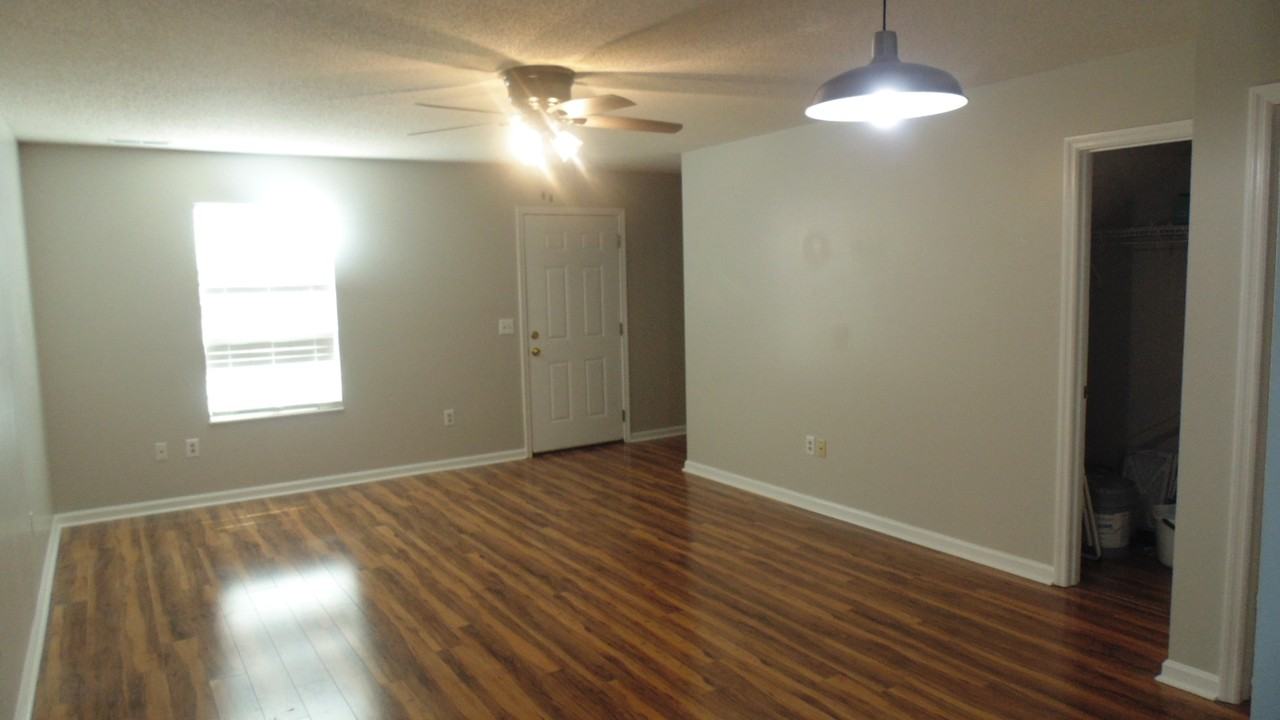3059 Lee Hwy #1 - Photo 2 of 12