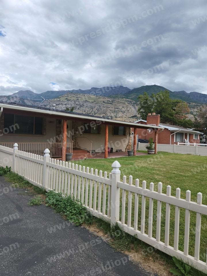 325 E 400 N #1 - Photo 2 of 33