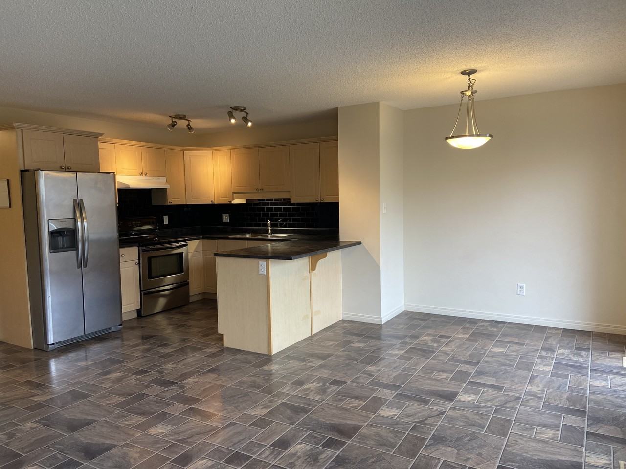 605 62 St Sw - Photo 3 of 17