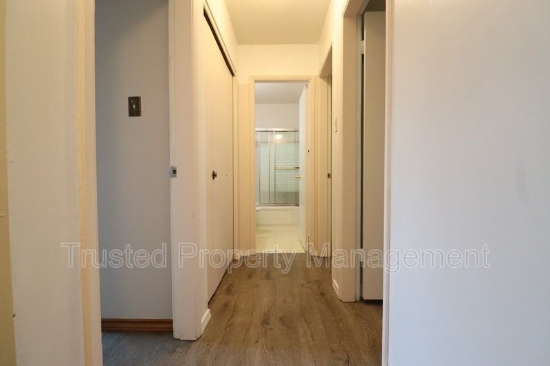 17406 76 Ave Nw - Photo 2 of 13