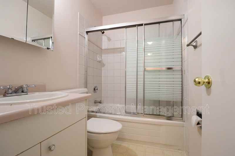 17406 76 Ave Nw - Photo 3 of 13