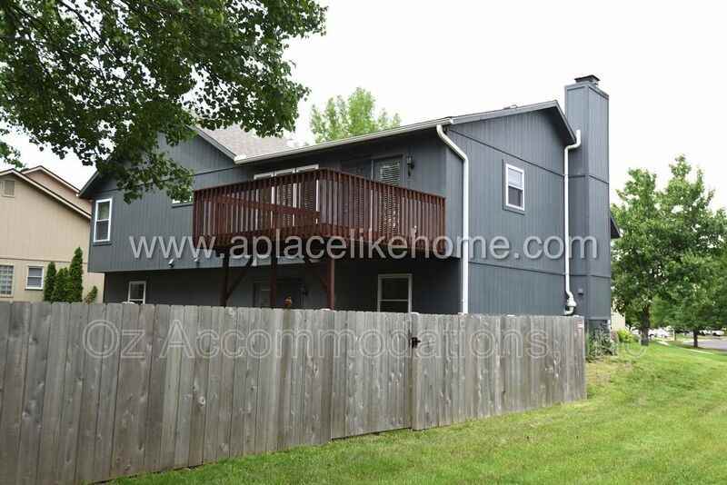 6303 West 155th Place - Photo 4 of 32