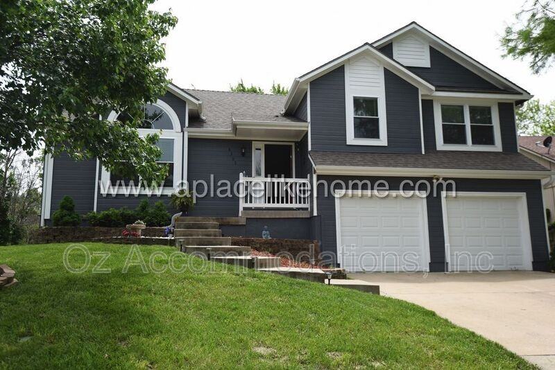 6303 West 155th Place - Photo 7 of 32