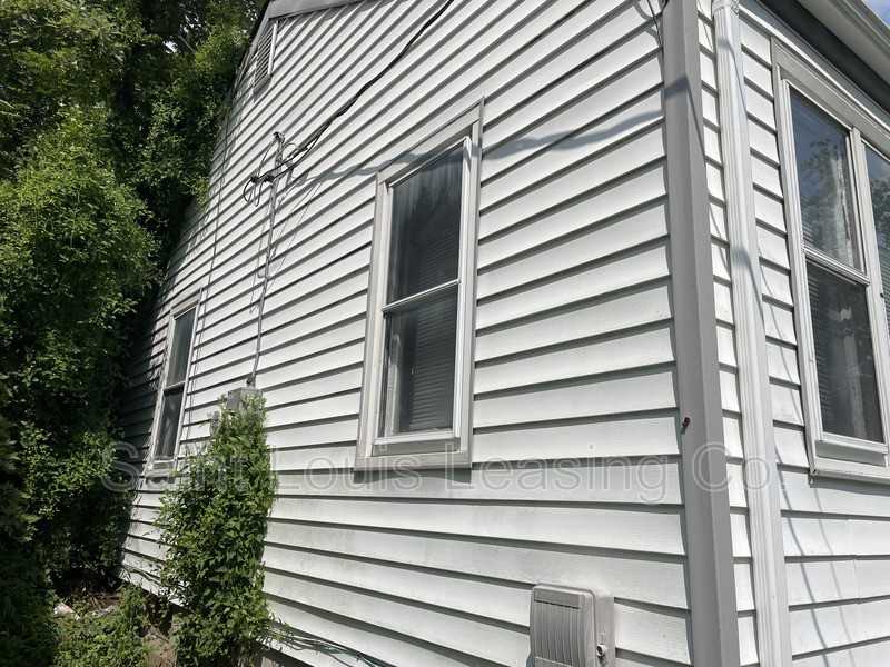 3307 Royalton Ave - Photo 3 of 41