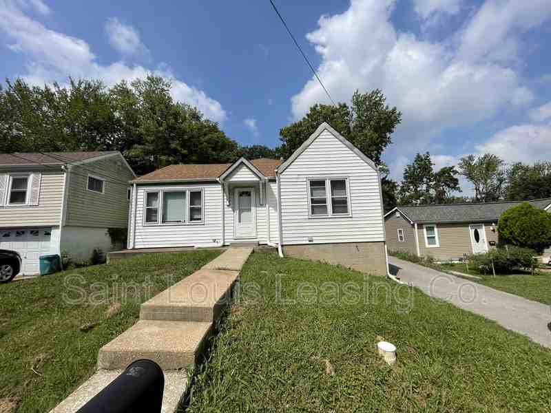 3307 Royalton Ave - Photo 2 of 41