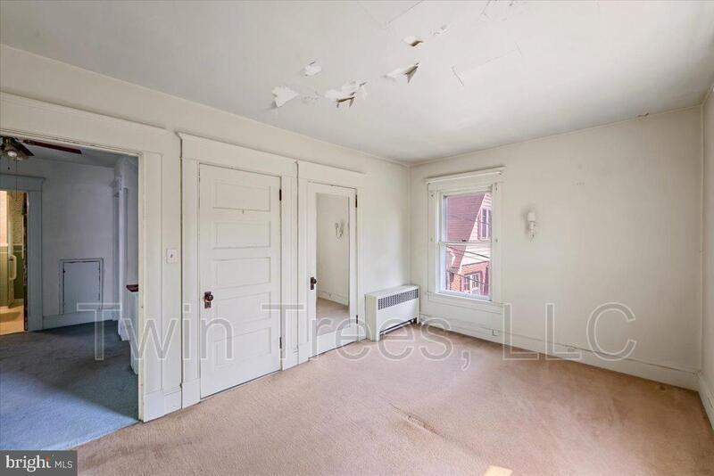 5953 Gospel St - Photo 3 of 14