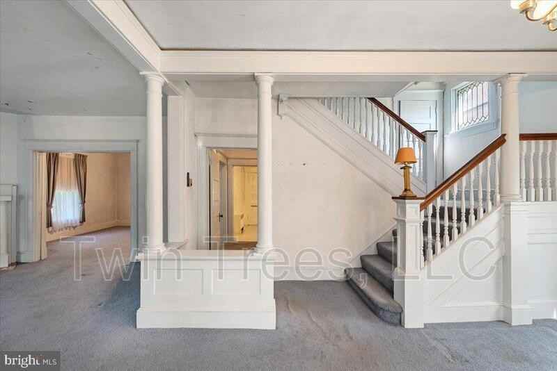 5953 Gospel St - Photo 4 of 14
