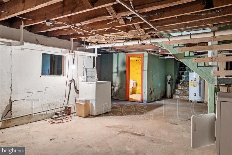 5953 Gospel St - Photo 7 of 14