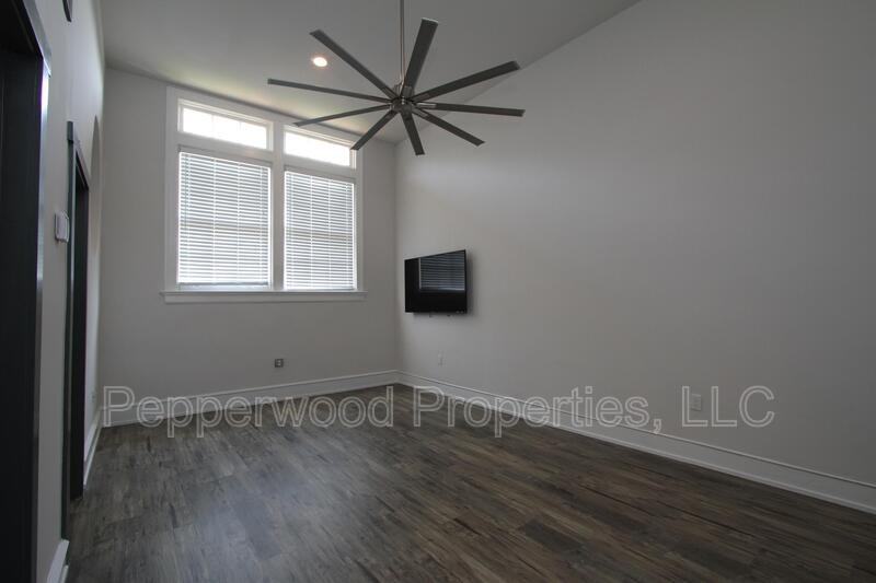 600 Magnolia St - Photo 2 of 9