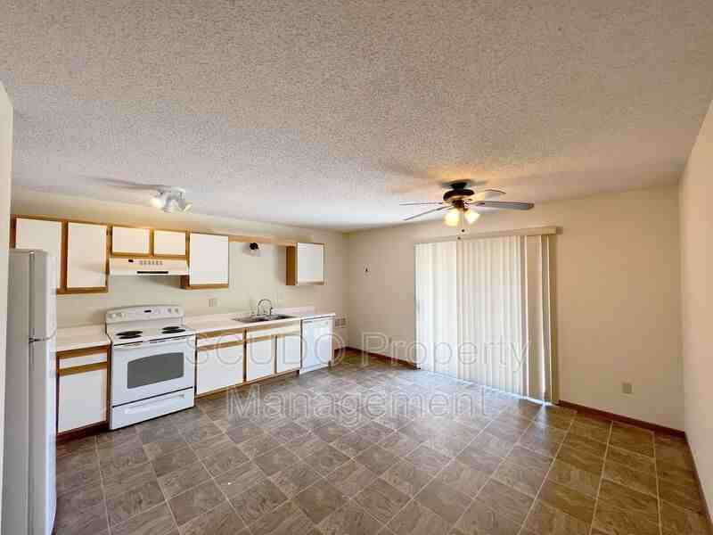 1617 Sw 6th St - Photo 2 of 10