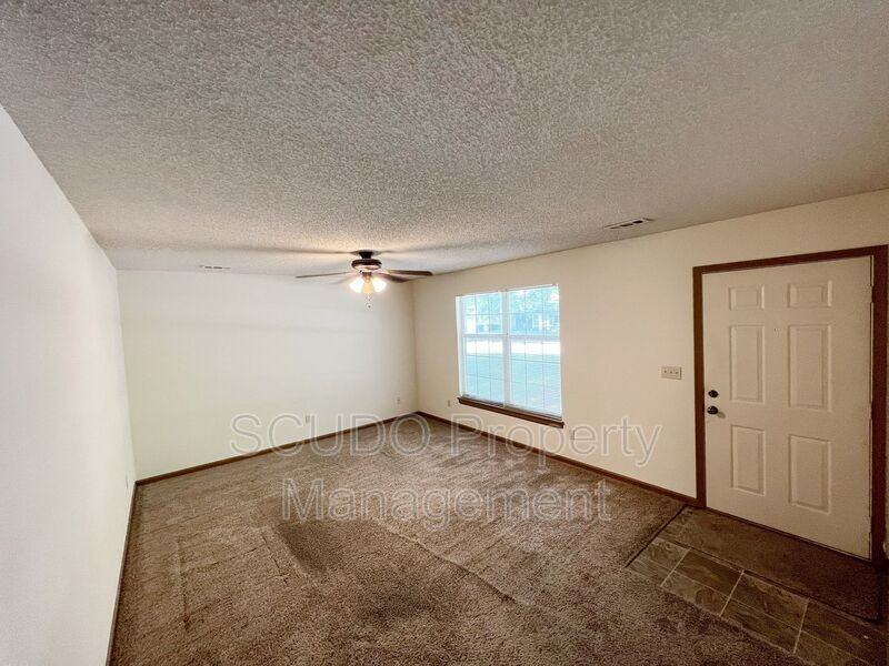 1617 Sw 6th St - Photo 3 of 10