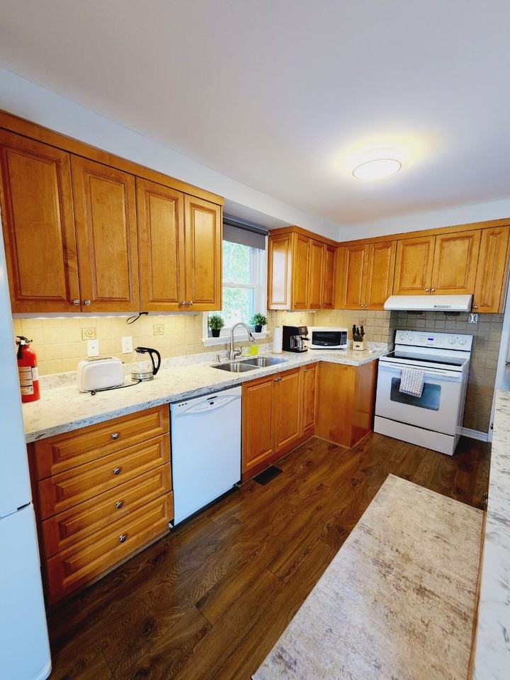 926 Fourth Street - Photo 3 of 17