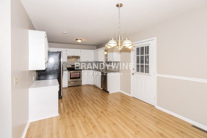 111 Sumac St - Photo 3 of 17