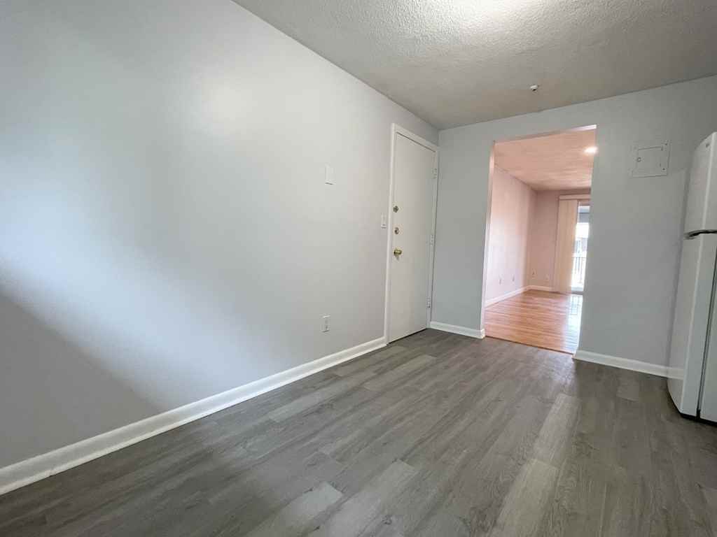 8 Woodcrest Ct #5 - Photo 3 of 13