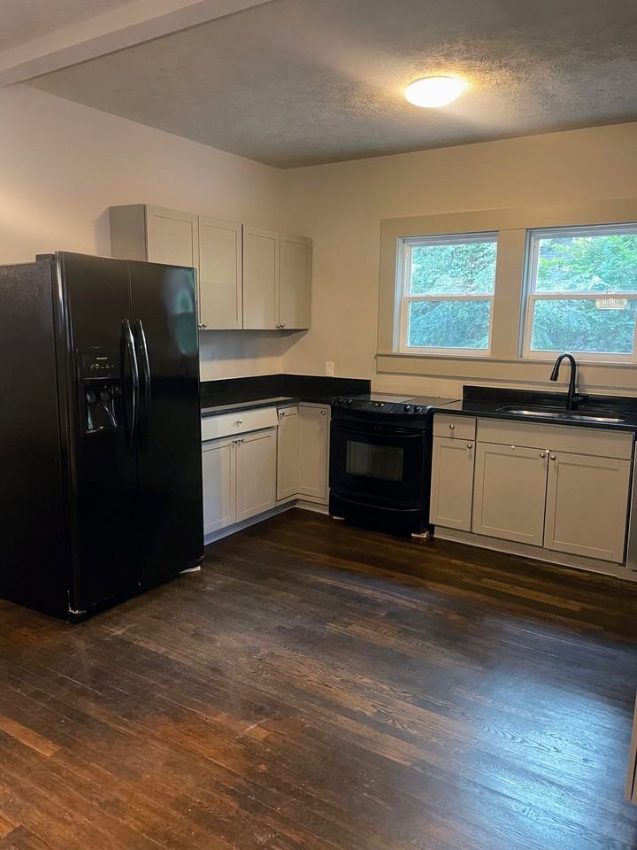 2978 Memorial Dr Se #NA - Photo 3 of 12