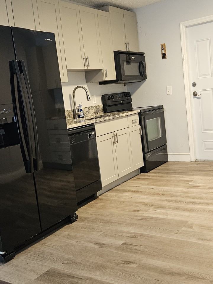6516 E 24th Ave #B - Photo 2 of 13
