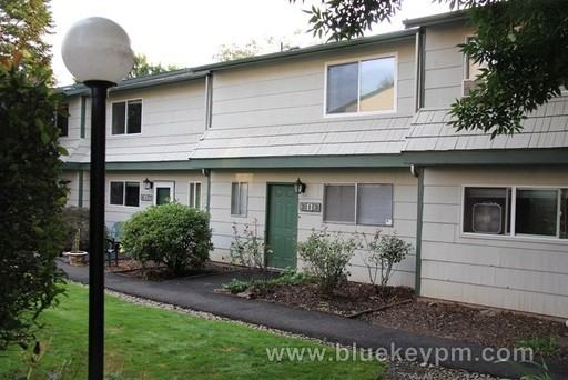 313 NE 105th St - Photo 2 of 15