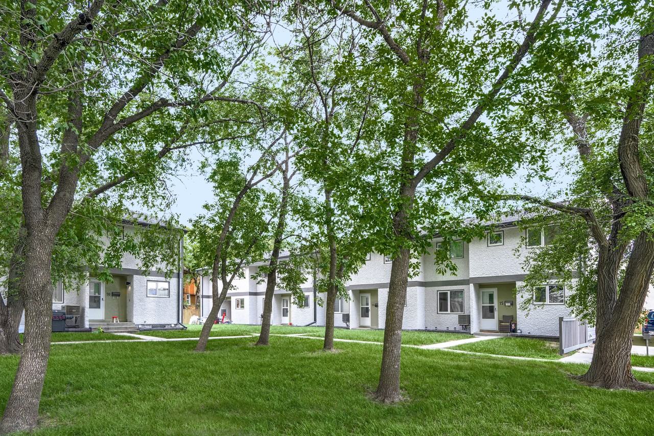 Rothesay Townhouses Apartments 1415, 1419 Rothesay, 383 Paufeld Dr