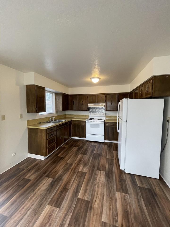 1051 N Riviera Dr #1051 - Photo 2 of 8