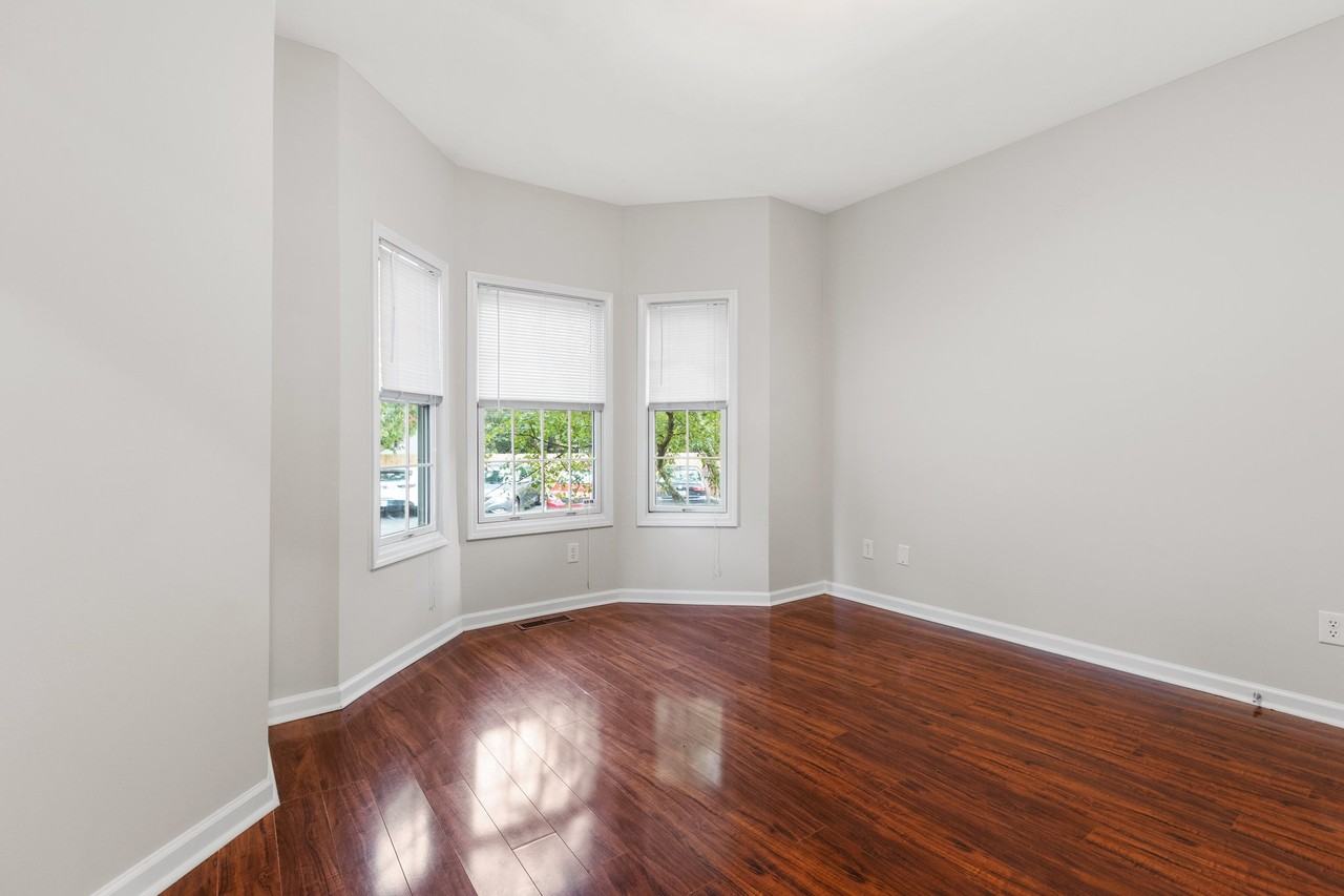 1625 Nicholasville Rd #1 - Photo 4 of 24