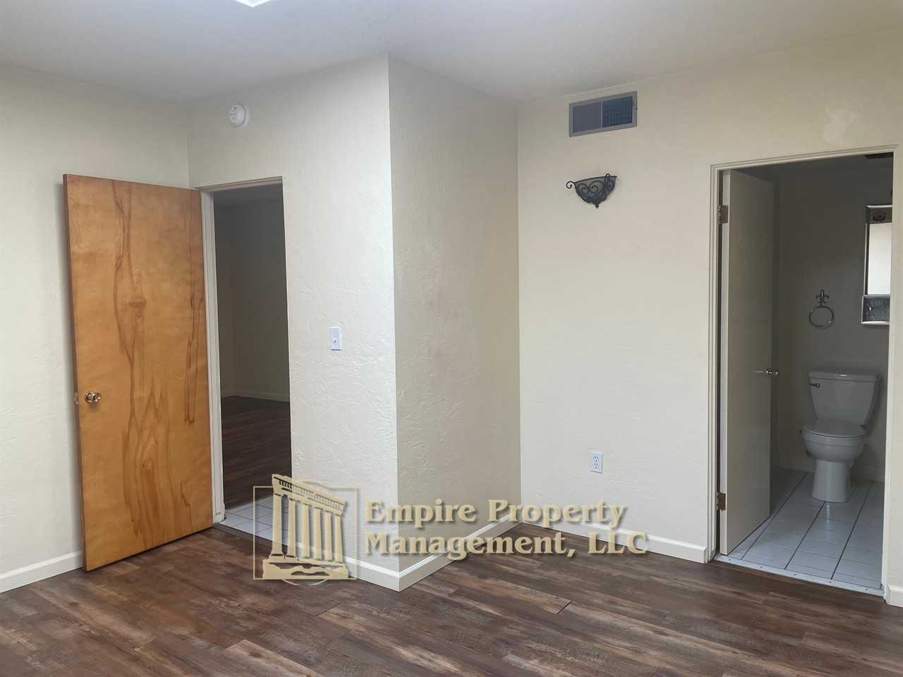 2833 Willamette - 6 #6K9 - Photo 3 of 11