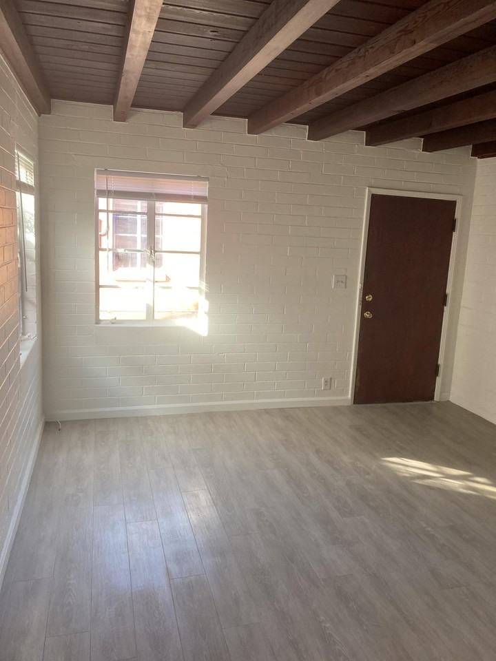 2511 E Blacklidge Dr #2511 - Photo 2 of 12