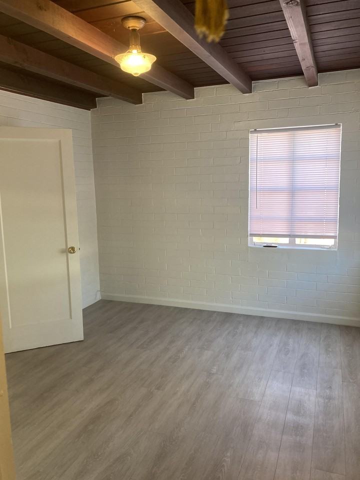 2511 E Blacklidge Dr #2511 - Photo 3 of 12