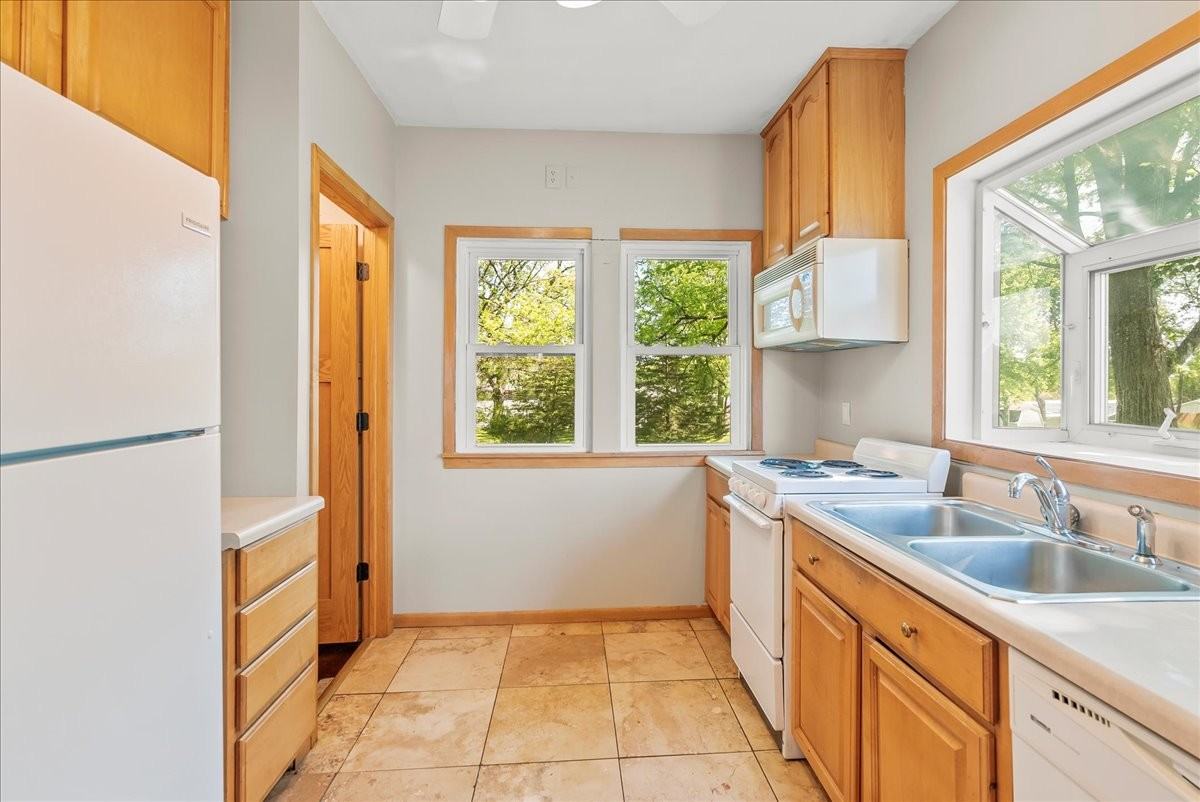 1115 W 1st St #1 - Photo 2 of 9