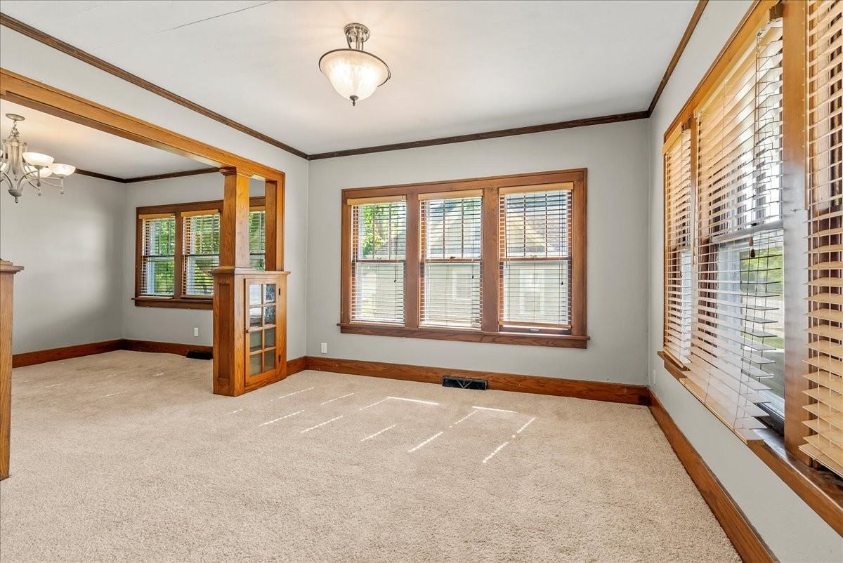 1115 W 1st St #1 - Photo 3 of 9