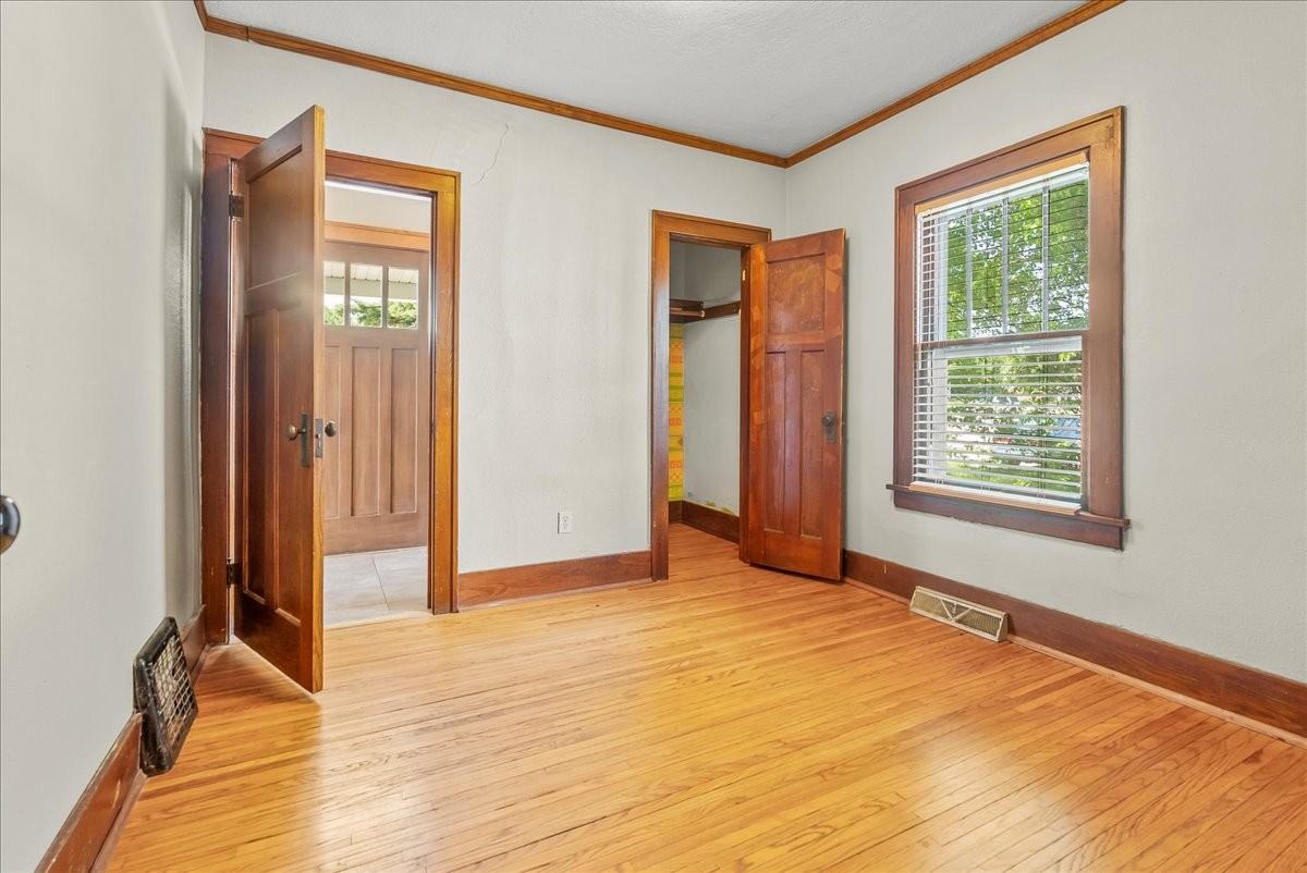 1115 W 1st St #1 - Photo 4 of 9