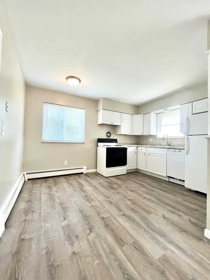 2027 E Galbraith Rd #G3 - Photo 3 of 17