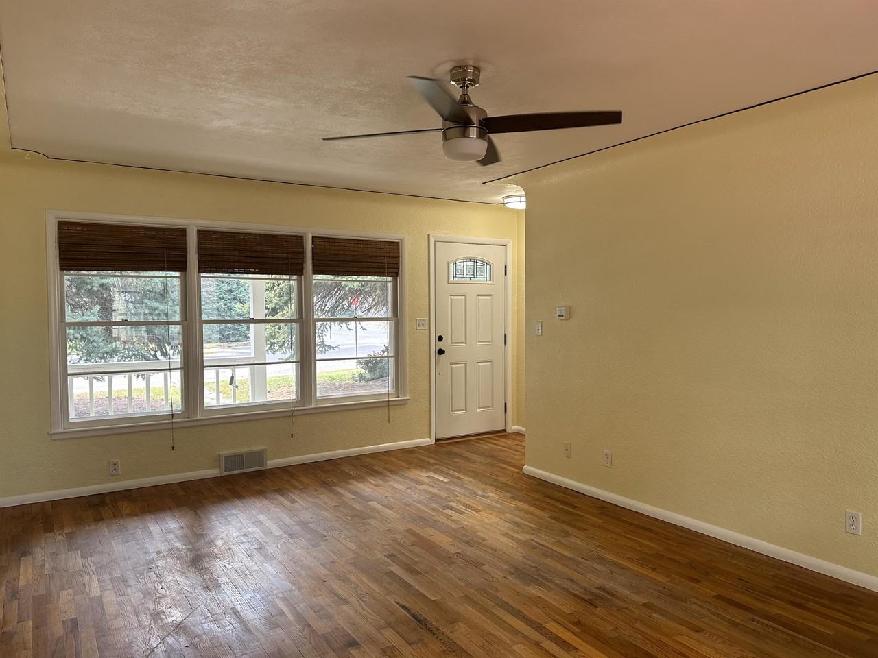 1247 Avenue F - Photo 5 of 19