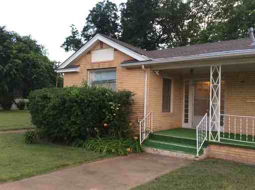 502 SW 3rd St - Photo 2 of 9