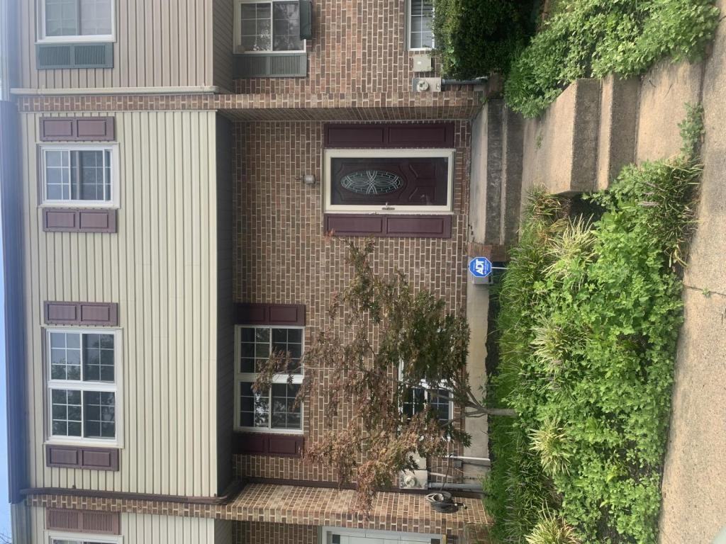 2822 Aspen Hill Rd - Photo 3 of 21