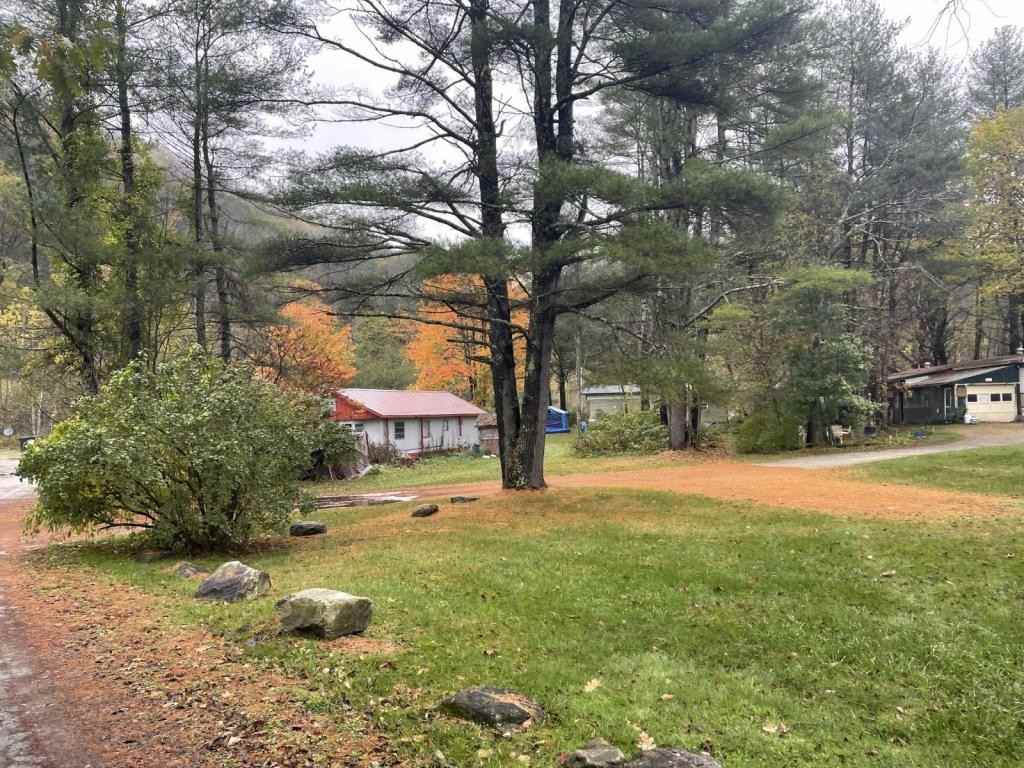 100 Tonys Ln - Photo 2 of 7