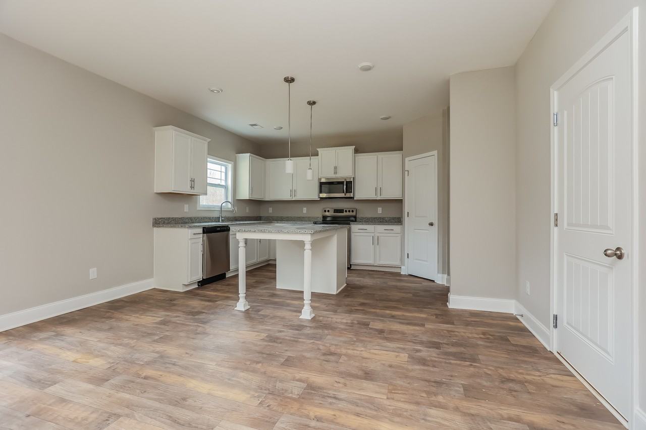 1156 Black Oak Cir - Photo 3 of 23