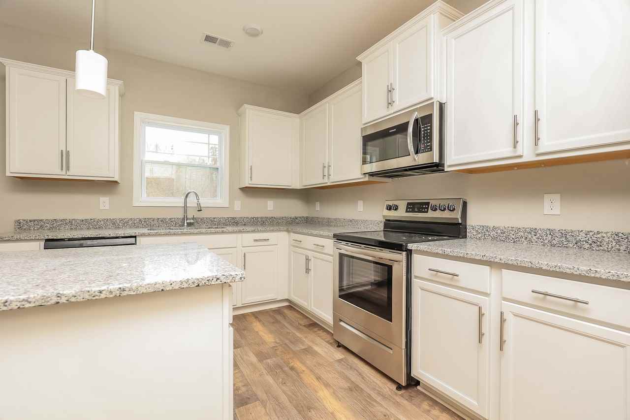 1156 Black Oak Cir - Photo 5 of 23