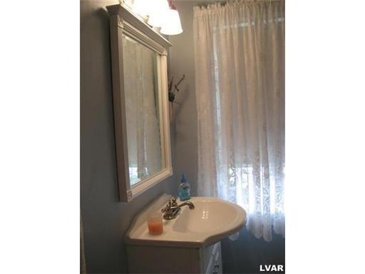 927 Ridge St - Photo 3 of 15