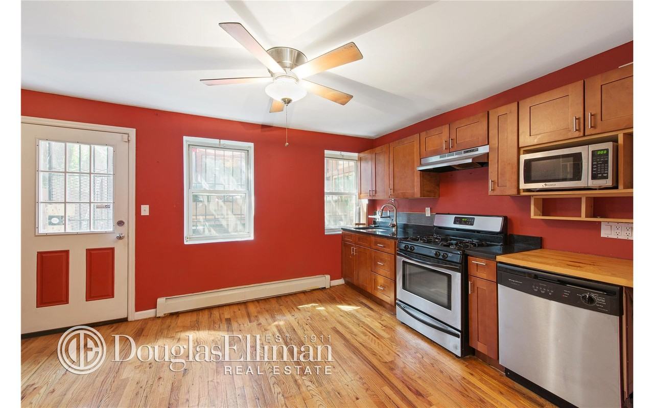 192 Kosciuszko St - Photo 2 of 8