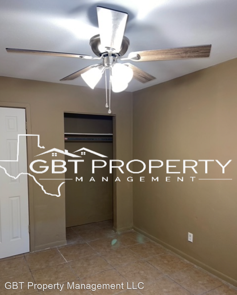 47931 Michigan Ave - Photo 3 of 4