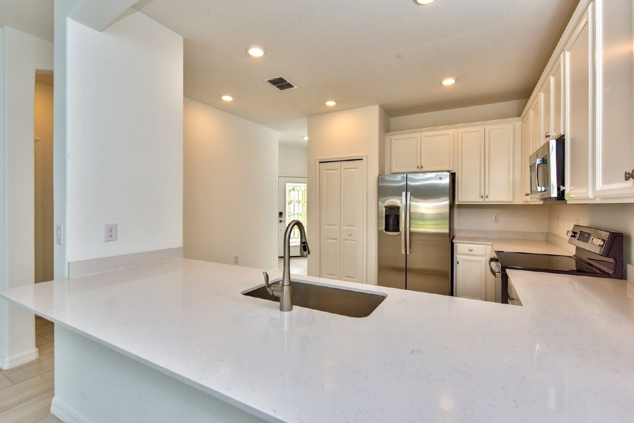 2591 Vine Ave - Photo 6 of 28