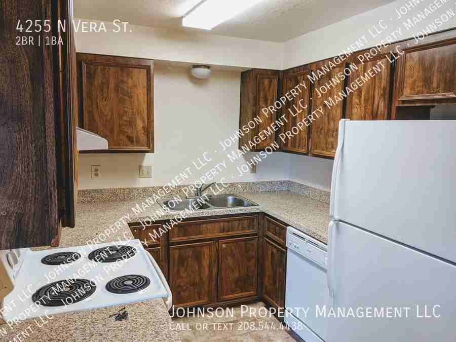 4255 N Vera St - Photo 2 of 10