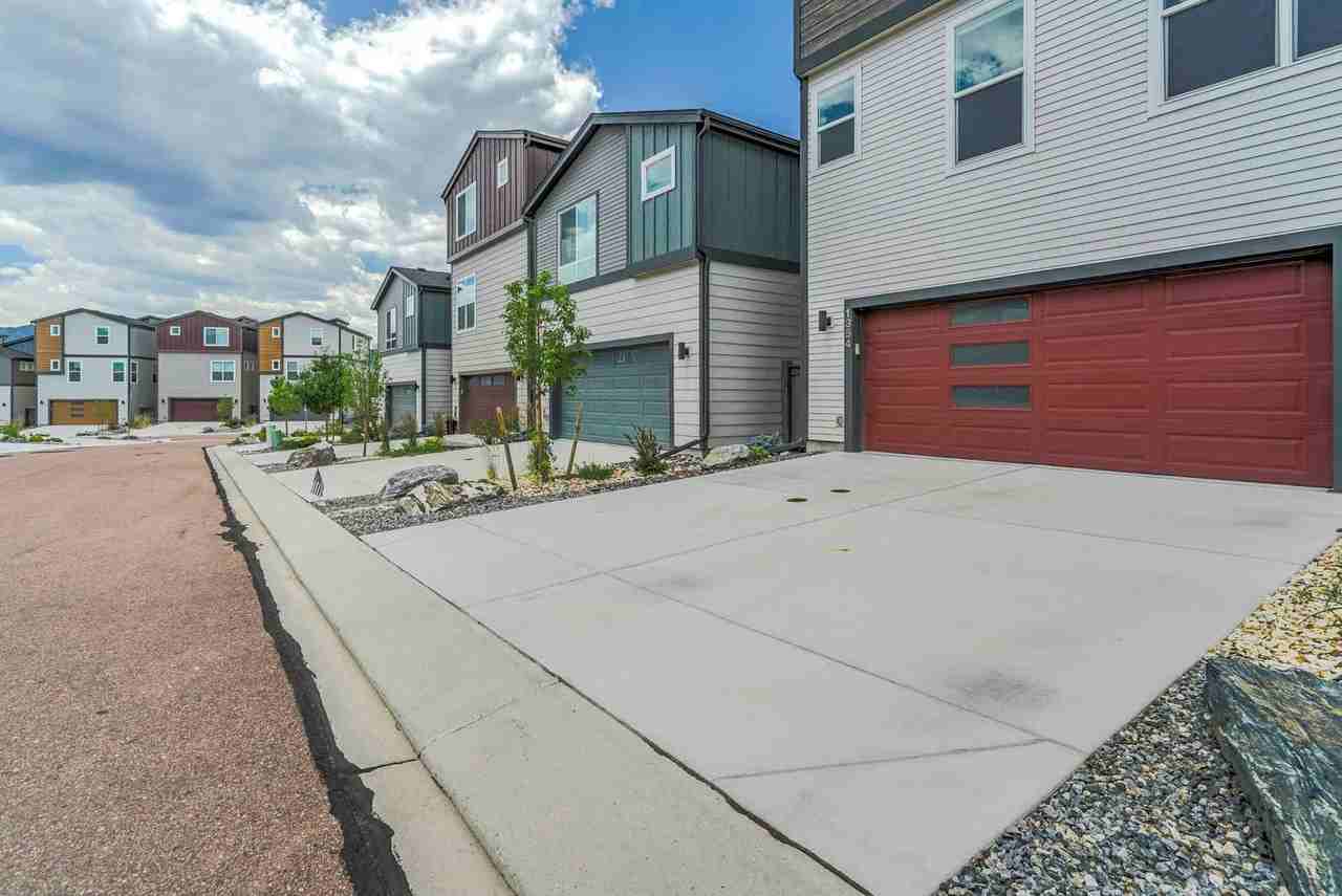 1354 Sunshine Valley Way - Photo 2 of 50