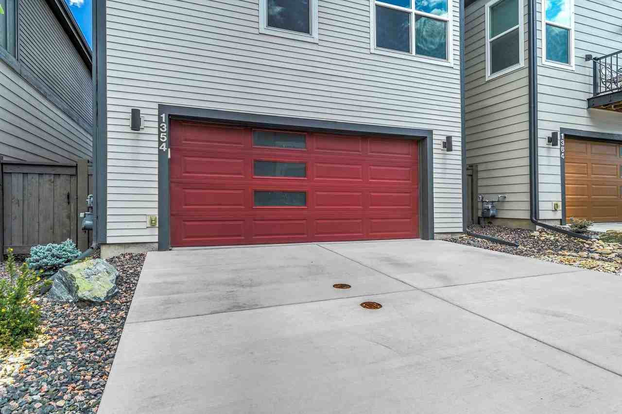 1354 Sunshine Valley Way - Photo 3 of 50