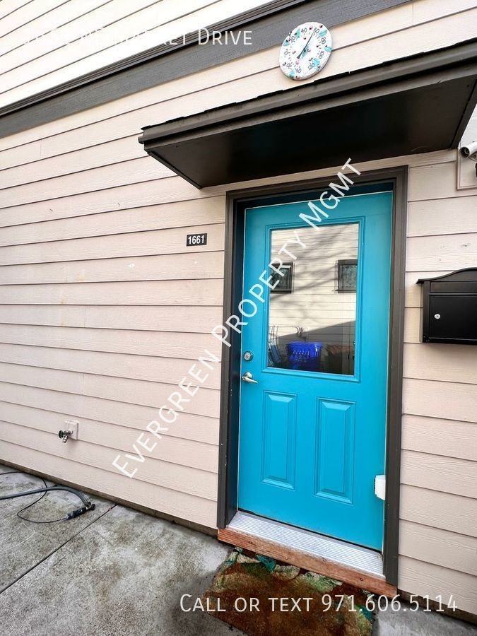 1661 Ne Market Dr - Photo 3 of 13